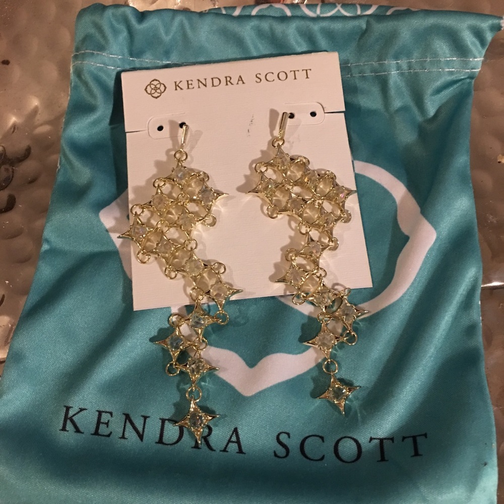 NWOT Kendra Scott Nova Earrings Gold